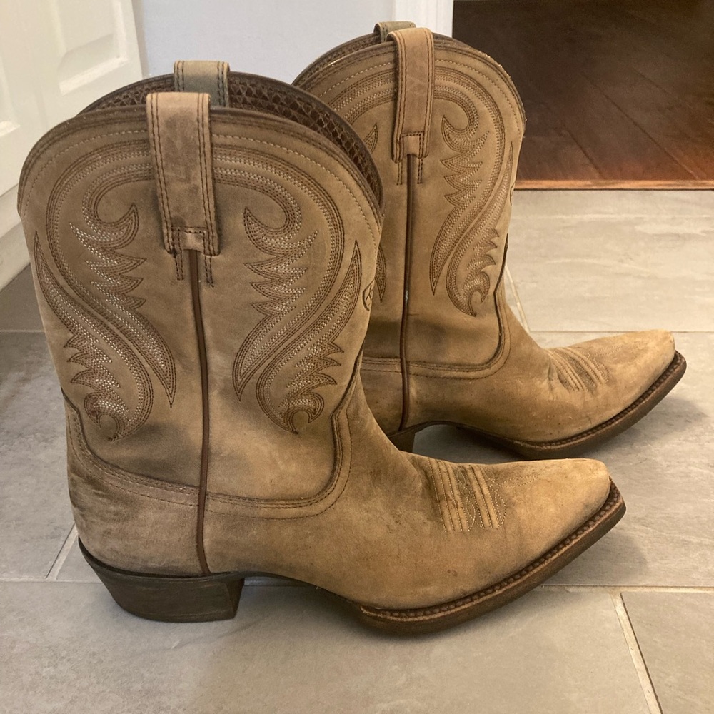 Ariat Willow Western Woman’s cowboy boots tan size 7.5B